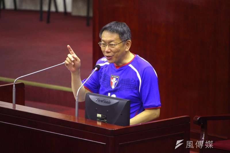 20160614-SMG0045-005-台北市長柯文哲接受市政總質詢,穿著運動服(中華民國足球協會CTFA標誌的10號柯P球衣)出場。(蔡耀徵攝).jpg 20160614-SMG0045-005-台北市長柯文哲接受市政總質詢,穿著運動服(中華民國足球協會CTFA標誌的10號柯P球衣)出場。(蔡耀徵攝).jpg