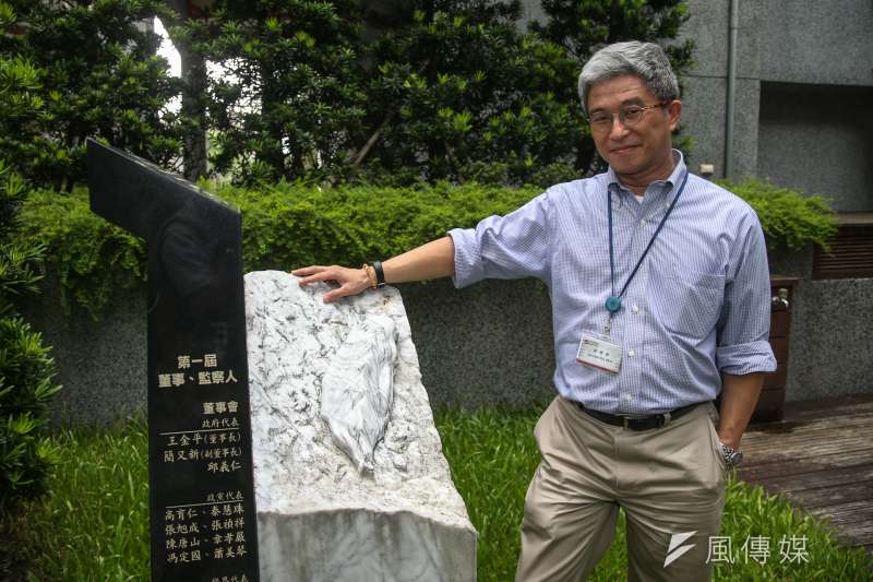 2017090 7-台灣民主基金會執行長-徐斯儉專訪,他在會所內的雕有台灣島的奠基石留影 。(陳明仁攝) 2017090 7-台灣民主基金會執行長-徐斯儉專訪,他在會所內的雕有台灣島的奠基石留影 。(陳明仁攝)