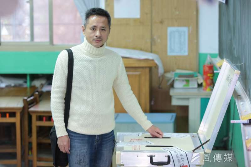 發起罷免時代力量立委黃國昌的安定力量主席孫繼正16日一早至投票所投票。(顏麟宇攝)