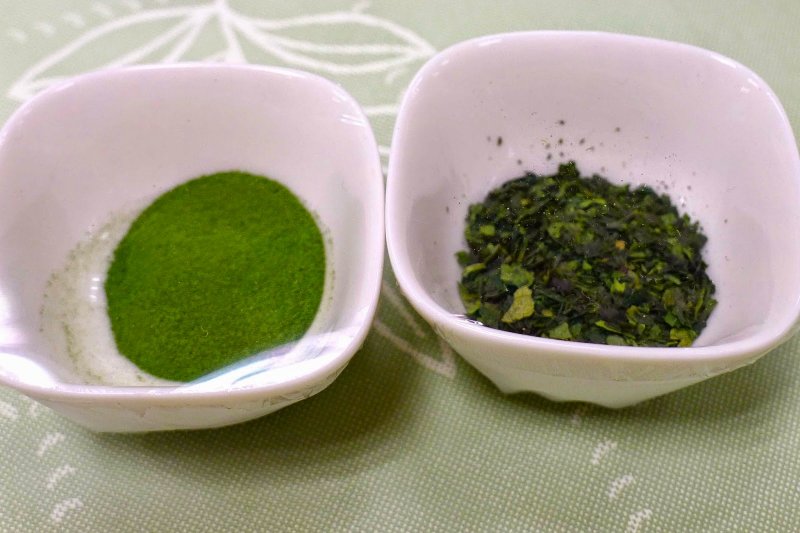 左為抹茶,右為碾茶 左為抹茶,右為碾茶