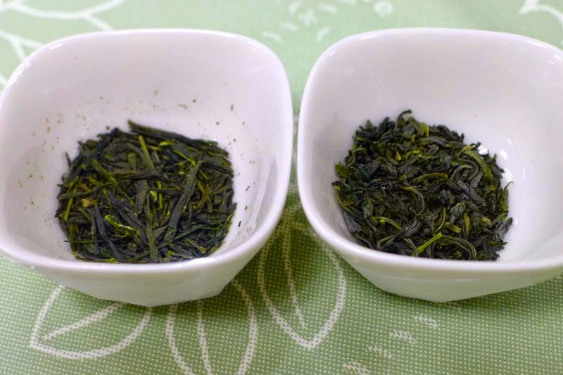 左為煎茶,右為玉綠茶 左為煎茶,右為玉綠茶
