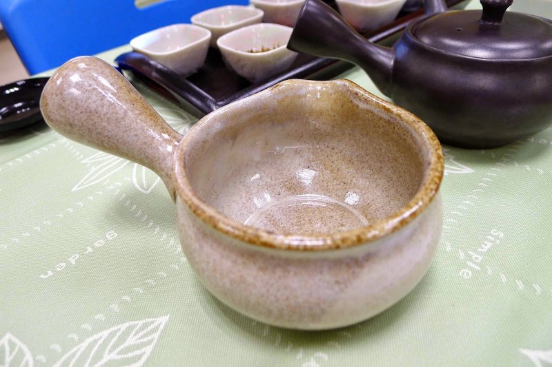 熱水的水溫太高,可用湯冷まし來降溫 熱水的水溫太高,可用湯冷まし來降溫