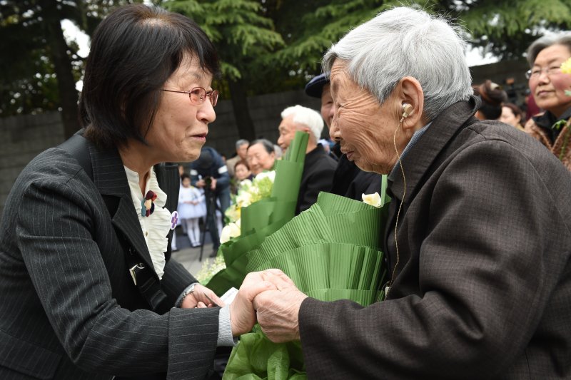 南京大屠殺倖存者及死難者遺屬舉行「清明祭」儀式(新華社)