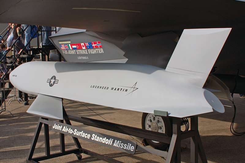 2017-12-31-裝載於F-35戰機上的AGM-158 JASSM遠程飛彈。(Wikipedia/Public Domain) 2017-12-31-裝載於F-35戰機上的AGM-158 JASSM遠程飛彈。(Wikipedia/Public Domain)