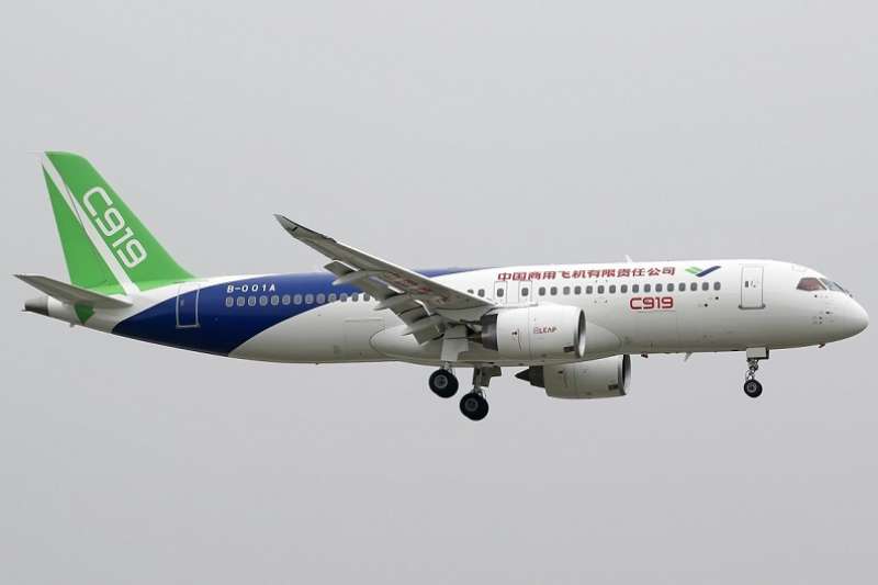 中國片面啓用M503航線。圖為中國商用飛機C909。(airliners.net ∕維基百科) 中國片面啓用M503航線。圖為中國商用飛機C909。(airliners.net ∕維基百科)