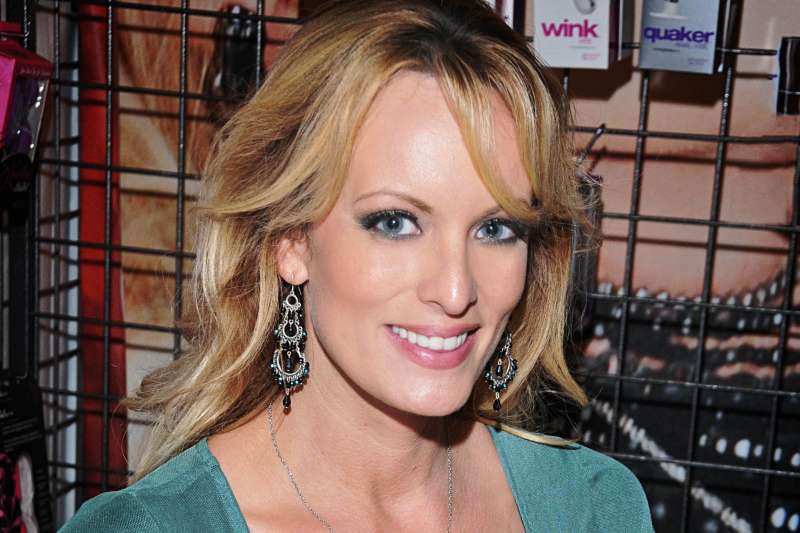 藝名「暴風女丹妮絲」(Stormy Daniels)的美國A片女星史蒂芬妮.柯莉佛(Stephanie Clifford)(Toglenn@Wikipedia / CC BY-SA 4.0)