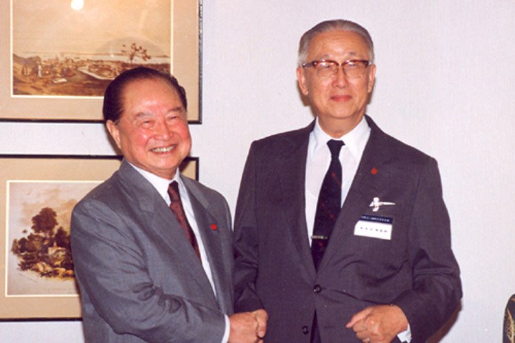 1998年10月14日,辜振甫與汪道涵在上海舉行第二次「辜汪會談」(取自網路) 1998年10月14日,辜振甫與汪道涵在上海舉行第二次「辜汪會談」(取自網路)