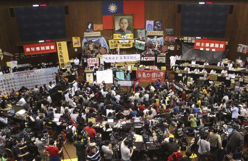 兩岸關係發展史,2014年4月,太陽花學運佔領立法院(美聯社) 兩岸關係發展史,2014年4月,太陽花學運佔領立法院(美聯社)