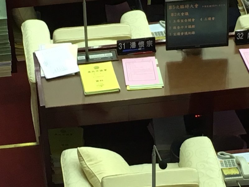 台北市議會三讀審理2016年北市府總預算案11日因競選立委的5位市議員缺席,議長宣布人數不足而流會。潘懷宗(王彥喬攝) 台北市議會三讀審理2016年北市府總預算案11日因競選立委的5位市議員缺席,議長宣布人數不足而流會。潘懷宗(王彥喬攝)