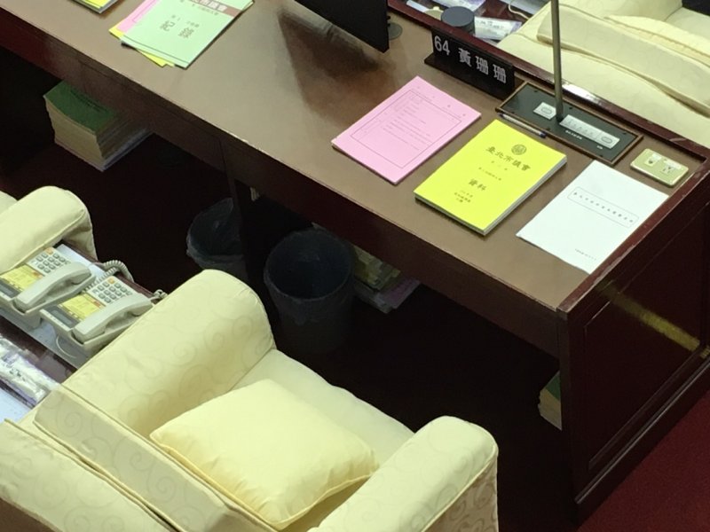 台北市議會三讀審理2016年北市府總預算案11日因競選立委的5位市議員缺席,議長宣布人數不足而流會。黃珊珊(王彥喬攝) 台北市議會三讀審理2016年北市府總預算案11日因競選立委的5位市議員缺席,議長宣布人數不足而流會。黃珊珊(王彥喬攝)