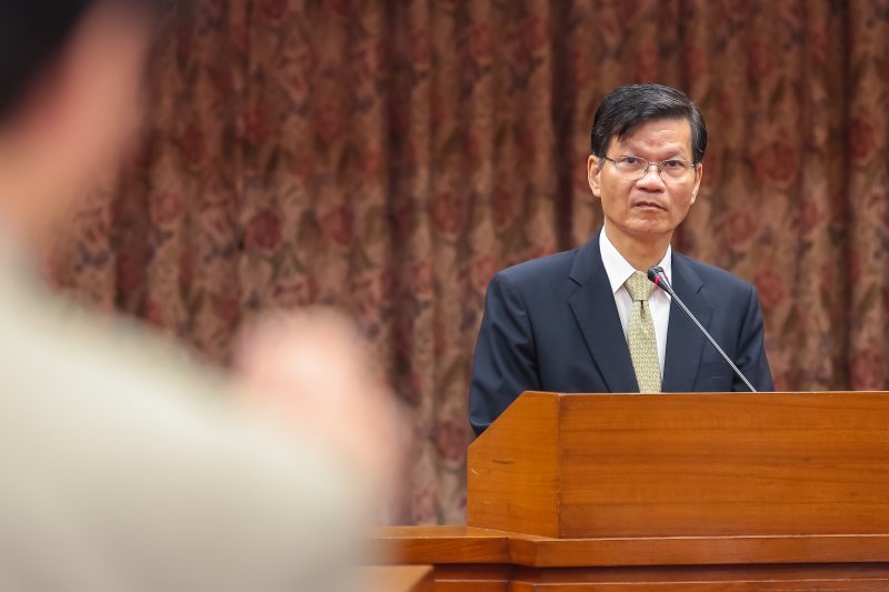 國民黨立委陳學聖27日於教育委員會質詢中研院長翁啟惠。(顏麟宇攝) 國民黨立委陳學聖27日於教育委員會質詢中研院長翁啟惠。(顏麟宇攝)