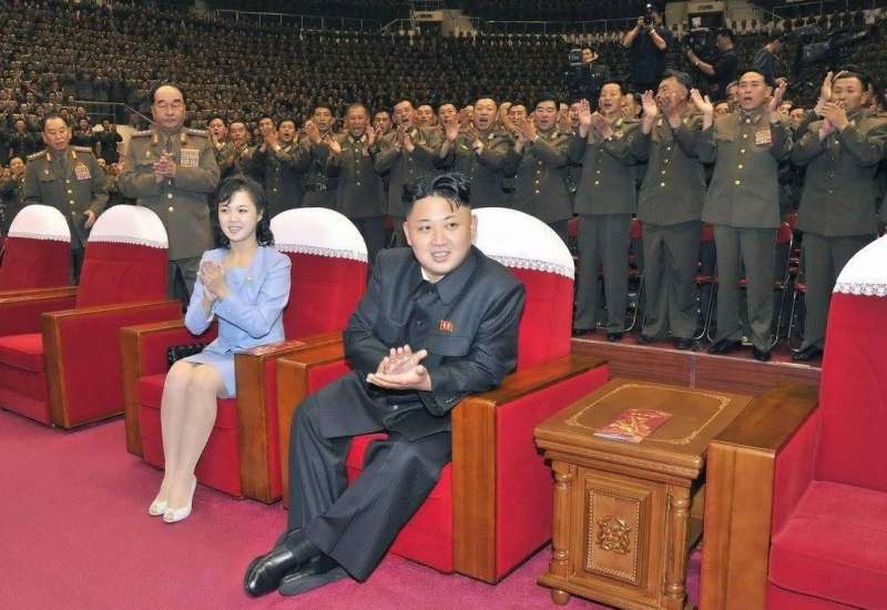 北韓最高領導人金正恩與夫人李雪主(取自網路) 北韓最高領導人金正恩與夫人李雪主(取自網路)