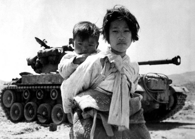 本書另一重要的貢獻,是同時梳理了從1949年4月解放軍渡江至1950年6月韓戰爆發,美國政府內部對臺灣政策意見分歧和混亂的決策。(取自U.S. Navy) 本書另一重要的貢獻,是同時梳理了從1949年4月解放軍渡江至1950年6月韓戰爆發,美國政府內部對臺灣政策意見分歧和混亂的決策。(取自U.S. Navy)