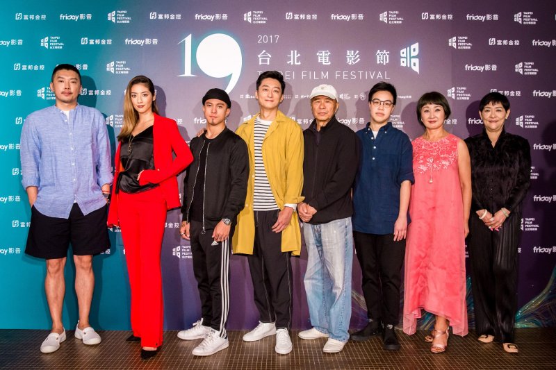 《強尼凱克》台灣首映,左起演員段鈞豪、瑞瑪席丹、黃遠、柯宇綸、監製侯孝賢、導演黃熙、演員鮑正芳、劉永芳。(圖/台北電影節提供) 《強尼凱克》台灣首映,左起演員段鈞豪、瑞瑪席丹、黃遠、柯宇綸、監製侯孝賢、導演黃熙、演員鮑正芳、劉永芳。(圖/台北電影節提供)
