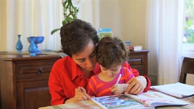 伊朗數學女傑米爾札哈尼(Maryam Mirzakhani)和女兒阿娜西塔(Anahita)(取自網路) 伊朗數學女傑米爾札哈尼(Maryam Mirzakhani)和女兒阿娜西塔(Anahita)(取自網路)