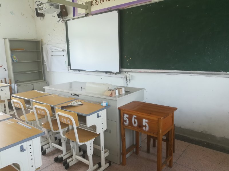 浙江「90後」鄉村教師陳瑩麗生前講課時的講台(新華社) 浙江「90後」鄉村教師陳瑩麗生前講課時的講台(新華社)