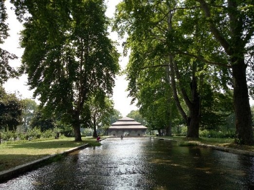 Nishat 花園一景斯里納加隨想 (林修正提供) Nishat 花園一景斯里納加隨想 (林修正提供)