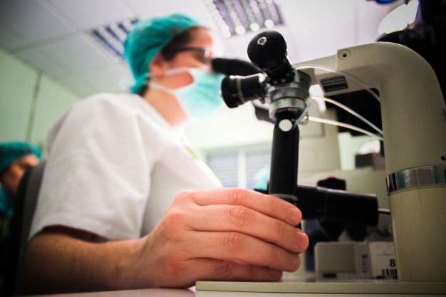 close-up-of-woman-working-in-the-laboratory_1206-20. close-up-of-woman-working-in-the-laboratory_1206-20.