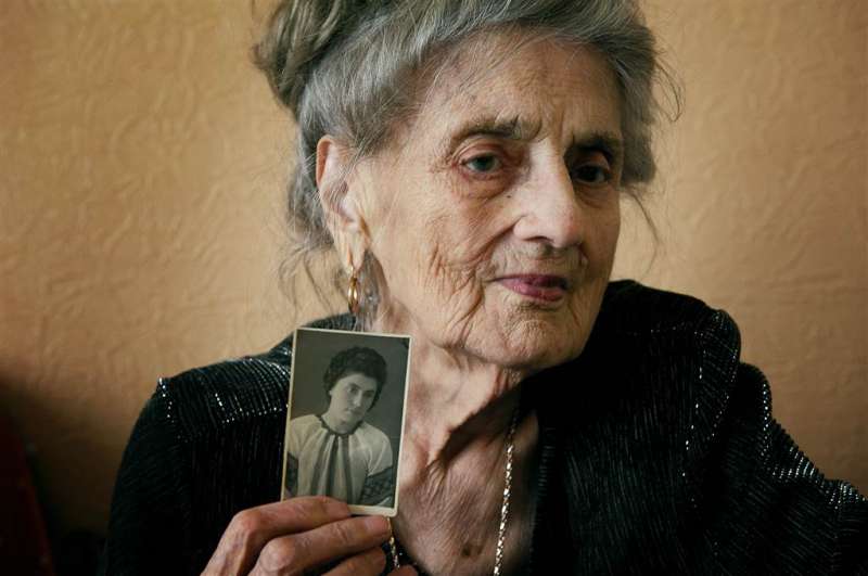 安娜今年89歲,她出生於烏克蘭,19歲時她被送到Norilsk集中營,名義是與德軍合作。(圖/言人文化提供) 安娜今年89歲,她出生於烏克蘭,19歲時她被送到Norilsk集中營,名義是與德軍合作。(圖/言人文化提供)