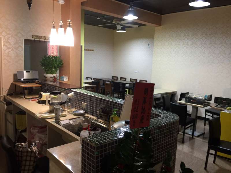 窗明几淨、整齊座位區,這是鑽石如今實現夢想的基地。(圖/鑽石提供) 窗明几淨、整齊座位區,這是鑽石如今實現夢想的基地。(圖/鑽石提供)