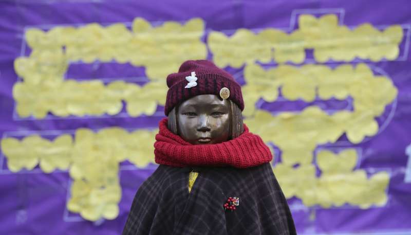 南韓首爾日本大使館外的慰安婦少女雕像(AP) 南韓首爾日本大使館外的慰安婦少女雕像(AP)