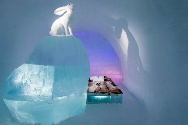 設計師 Anna Sofia Mååg & Niklas Byman 所設計的 「Follow the White Rabbit 」(圖/Asaf Klige Ice Hotel Jukkasjärvi) 設計師 Anna Sofia Mååg & Niklas Byman 所設計的 「Follow the White Rabbit 」(圖/Asaf Klige Ice Hotel Jukkasjärvi)