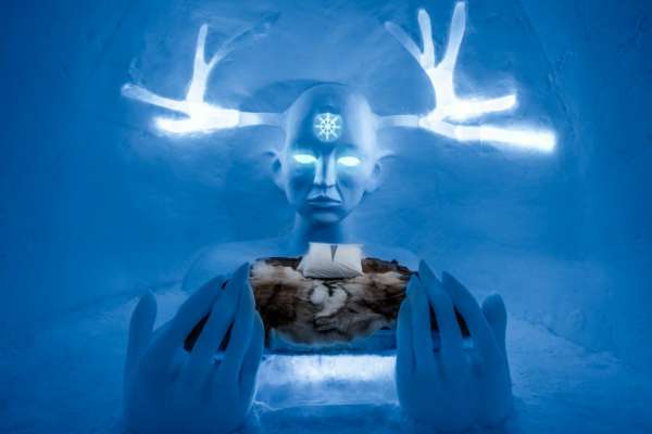 設計師 Emilie Steele & Sebastian 所設計的 「Queen of the North” Art Suite」(圖/Asaf Klige Ice Hotel Jukkasjärvi) 設計師 Emilie Steele & Sebastian 所設計的 「Queen of the North” Art Suite」(圖/Asaf Klige Ice Hotel Jukkasjärvi)