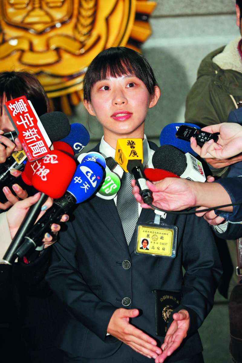 原來是記者的高宛瑜,毅然決然辭去工作,投入調查官的工作。(郭晉瑋攝) 原來是記者的高宛瑜,毅然決然辭去工作,投入調查官的工作。(郭晉瑋攝)