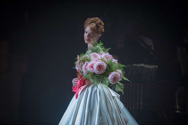 電影中麗蓓嘉·弗格森飾演「瑞典夜鶯」珍妮·林德。片中林德演唱的那首《Never Enough》,實際歌唱者為勞倫·奧爾萊德(Loren Allred)。(圖/澎湃新聞提供) 電影中麗蓓嘉·弗格森飾演「瑞典夜鶯」珍妮·林德。片中林德演唱的那首《Never Enough》,實際歌唱者為勞倫·奧爾萊德(Loren Allred)。(圖/澎湃新聞提供)