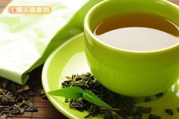 綠茶含有兒茶素與咖啡因,能促使脂肪分解,也能提升身體代謝速率。(圖/華人健康網) 綠茶含有兒茶素與咖啡因,能促使脂肪分解,也能提升身體代謝速率。(圖/華人健康網)
