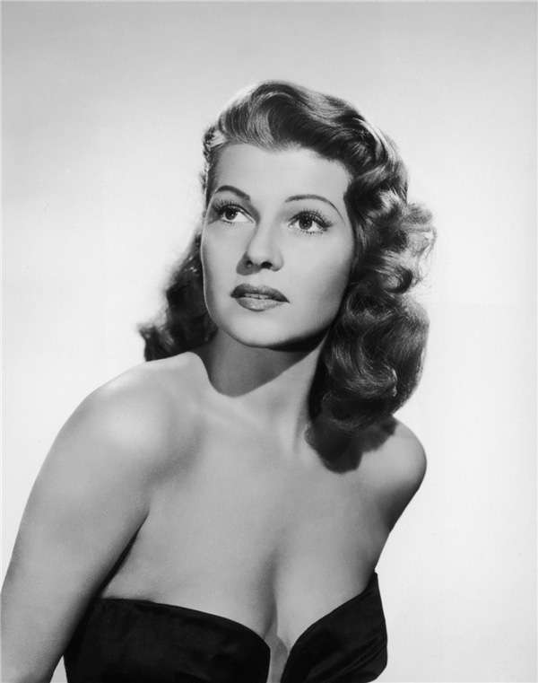 麗塔‧海華絲(Rita Hayworth)標準照。(圖/澎湃新聞提供) 麗塔‧海華絲(Rita Hayworth)標準照。(圖/澎湃新聞提供)
