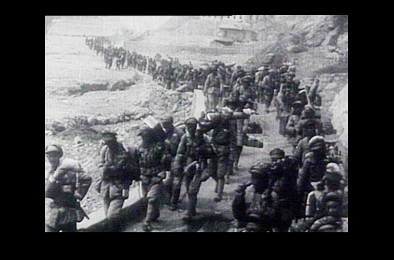 1947年3月10日,中共首都留守處人員從南京返回延安3天後,國軍胡宗南兵團從洛川沿成榆公路向延安進攻。(維基百科) 1947年3月10日,中共首都留守處人員從南京返回延安3天後,國軍胡宗南兵團從洛川沿成榆公路向延安進攻。(維基百科)