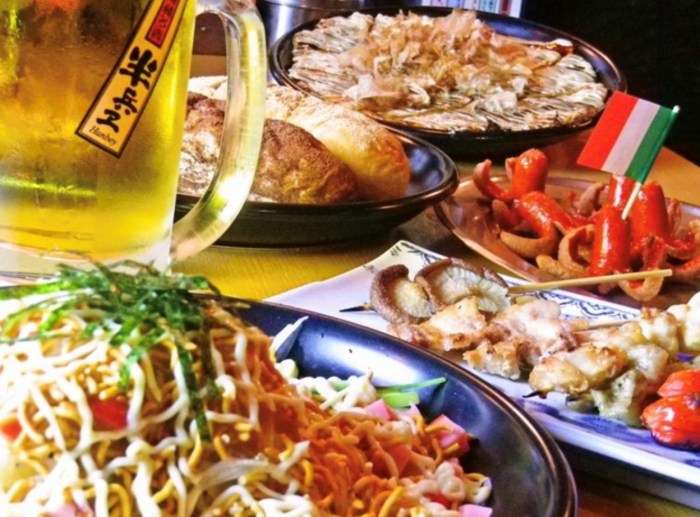薄利多賣半兵衛,是一家以日本昭和初期(約1930年代)為背景的主題裝潢日本居酒屋。(圖/tabelog) 薄利多賣半兵衛,是一家以日本昭和初期(約1930年代)為背景的主題裝潢日本居酒屋。(圖/tabelog)