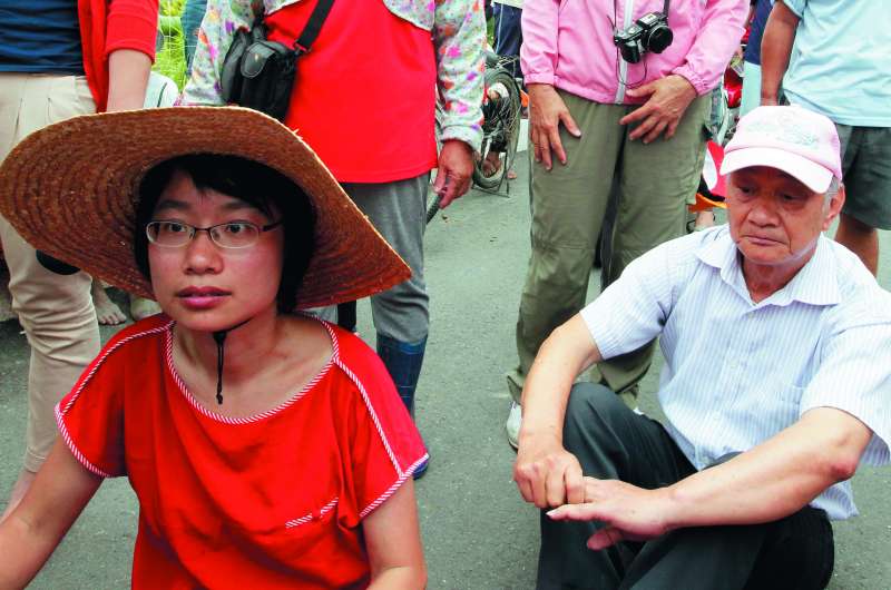 吳音寧(左)不管從事社運或到北農工作,背後都有父親吳晟(右)支持。(新新聞資料照) 吳音寧(左)不管從事社運或到北農工作,背後都有父親吳晟(右)支持。(新新聞資料照)
