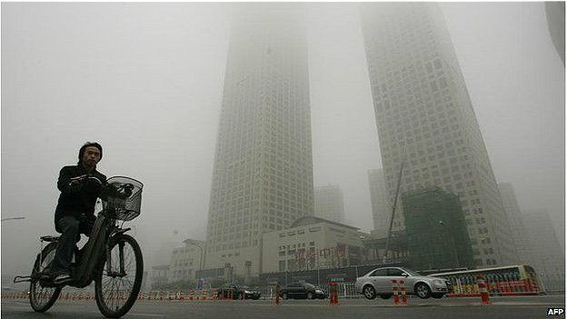 中國的空氣污染和食品安全等問題也是一些海外學子放棄回國的因素。（BBC中文網）