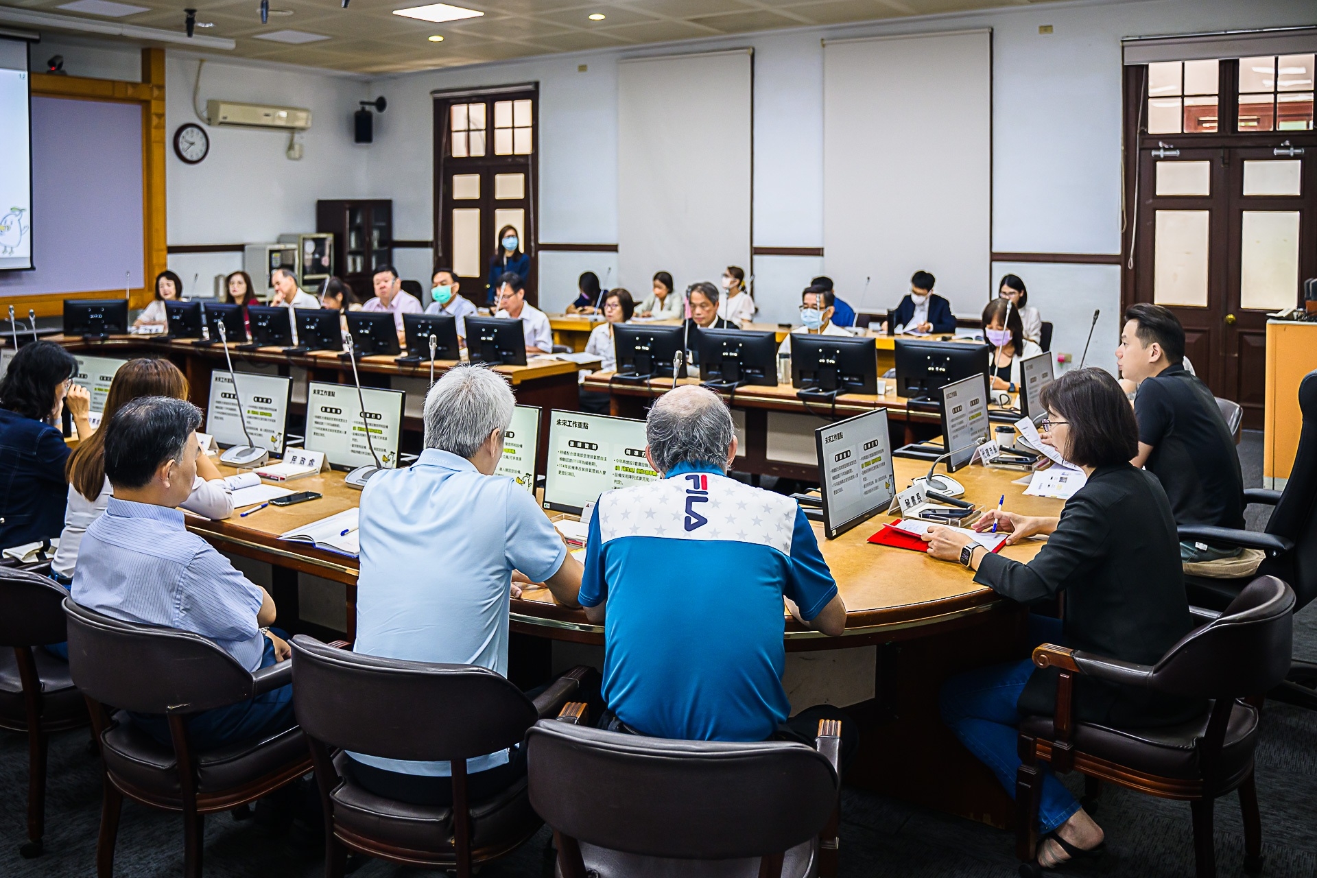 新竹市代理市長邱臣遠30日主持接任代理市長後首次市務會議。（圖／新竹市政府提供）