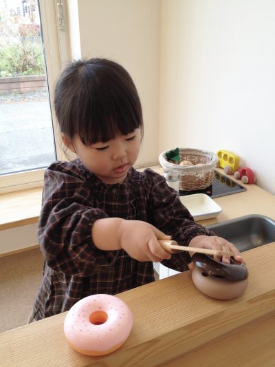 讓孩子接觸食物,對成長大有幫助。(圖/MIKI Yoshihito@flickr) 讓孩子接觸食物,對成長大有幫助。(圖/MIKI Yoshihito@flickr)