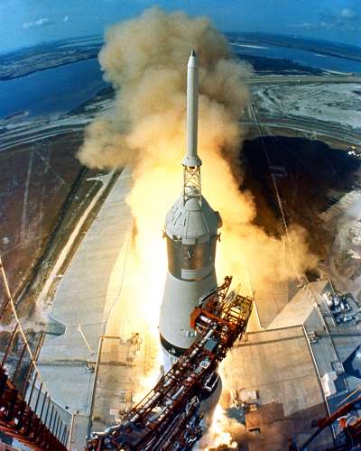 1969年7月16日,阿波羅11號任務,農神5號火箭從卡拉維爾角空軍基地39A發射台將人類送往月球(Wikipedia / Public Domain) 1969年7月16日,阿波羅11號任務,農神5號火箭從卡拉維爾角空軍基地39A發射台將人類送往月球(Wikipedia / Public Domain)