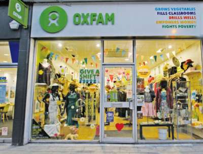 省錢挖寶好去處！慈善二手商店 OXFAM。（圖/麥田出版提供）