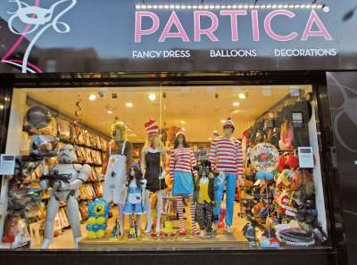派對必備的搞笑的道具店 Partica(圖/麥田出版提供) 派對必備的搞笑的道具店 Partica(圖/麥田出版提供)