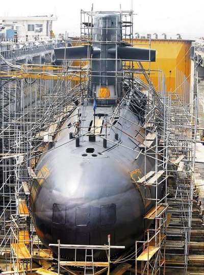 20190418-位於乾塢維修作業的劍龍級潛艦。(取自《MDC軍武狂人夢》網站) 20190418-位於乾塢維修作業的劍龍級潛艦。(取自《MDC軍武狂人夢》網站)