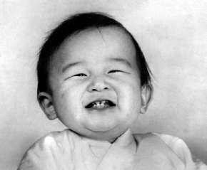 1961年(昭和36年)2月,當時約1歲的德仁親王。(維基百科/公用領域) 1961年(昭和36年)2月,當時約1歲的德仁親王。(維基百科/公用領域)