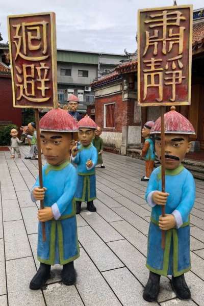 鳳儀書院裡不但能認識歷史故事、科舉制度,還能Cosplay清朝知縣,體驗穿越時空的趣味。(黃宇綸攝) 鳳儀書院裡不但能認識歷史故事、科舉制度,還能Cosplay清朝知縣,體驗穿越時空的趣味。(黃宇綸攝)