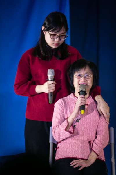 社工與照顧者合演看見戲劇療癒的力量。(作者提供,張瑞宗攝影) 社工與照顧者合演看見戲劇療癒的力量。(作者提供,張瑞宗攝影)