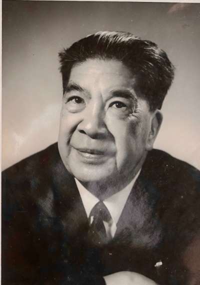 1964 赴美耶路大學研究院作書前照(簡又文談太平天國,新銳文創) 1964 赴美耶路大學研究院作書前照(簡又文談太平天國,新銳文創)