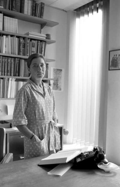 美國聯邦最高法院自由派大法官金斯堡18日癌逝。圖為1977年的金斯堡。(Lynn Gilbert@wikipedia_CCBYSA4.0) 美國聯邦最高法院自由派大法官金斯堡18日癌逝。圖為1977年的金斯堡。(Lynn Gilbert@wikipedia_CCBYSA4.0)