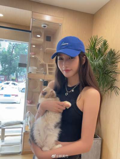 19歲網紅都美竹指控韓團EXO前成員、加拿大華裔明星吳亦凡性侵未成年。(取自@都美竹微博) 19歲網紅都美竹指控韓團EXO前成員、加拿大華裔明星吳亦凡性侵未成年。(取自@都美竹微博)