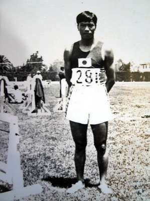 張星賢(1910/10/2-1989/3/14)於1932年參加洛杉磯奧運會,為第一位參加奧運的台灣田徑選手。也是第一位參加奧運的華人。 (維基百科公有領域) 張星賢(1910/10/2-1989/3/14)於1932年參加洛杉磯奧運會,為第一位參加奧運的台灣田徑選手。也是第一位參加奧運的華人。 (維基百科公有領域)