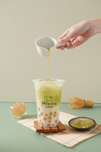 2022 秋季飲品 一抹青、白玉町 9/28 清新上市 歡慶週年慶!迷點&外送平台限定快閃優惠 一連 21 天抽宏佳騰智慧電車最新奶茶色 Ai-4 Ever(圖/迷客夏提供) 2022 秋季飲品 一抹青、白玉町 9/28 清新上市 歡慶週年慶!迷點&外送平台限定快閃優惠 一連 21 天抽宏佳騰智慧電車最新奶茶色 Ai-4 Ever(圖/迷客夏提供)