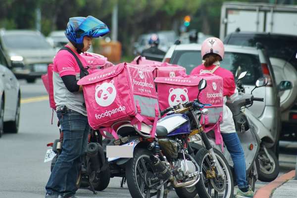 客戶暴增21倍卻減薪14%，這種工作你要做嗎？Foodpanda外送員串連，宣告全台16日罷工